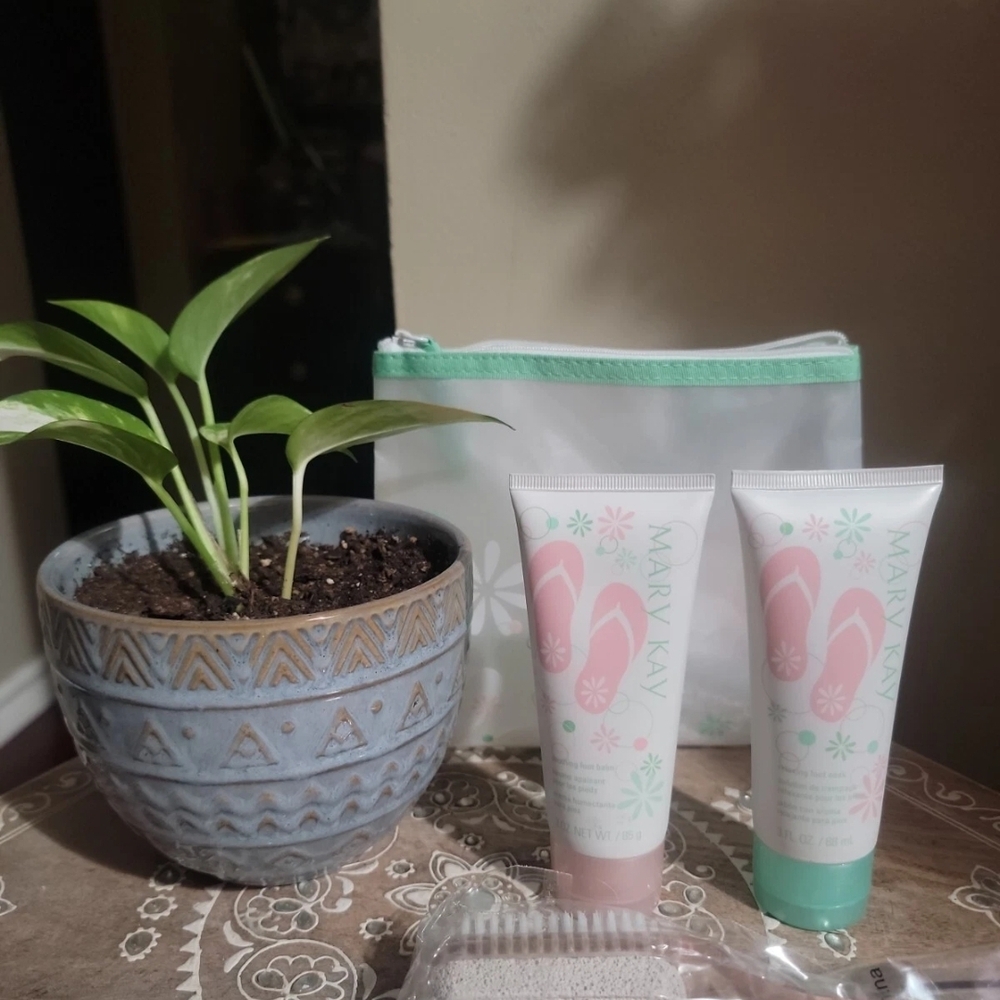 Mary Kay Pedicure Pamper Set Limited Edition DISCONTINUED